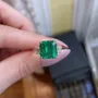 Bague de fiançailles 3 pierres vert émeraude taille princesse en argent sterling 925
