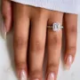 Bague de fiançailles en argent sterling ornée d'un halo de diamants rayonnants