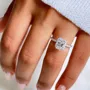 Bague de fiançailles en argent sterling ornée d'un halo de diamants rayonnants