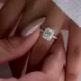 Bague de fiançailles en argent sterling ornée d'un halo de diamants rayonnants