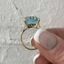 Bague de fiançailles solitaire en argent jaune et or avec aigue-marine taillée en coussin