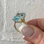 Bague de fiançailles solitaire en argent jaune et or avec aigue-marine taillée en coussin