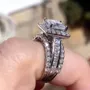 Bague de fiançailles à halo en argent sterling blanc et diamant taille princesse