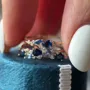 Bague de fiançailles saphir bleu en forme de poire en argent sterling et or jaune