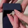 Bague de fiançailles à halo en argent sterling et or jaune avec diamant de taille ovale