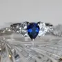 Bague de fiançailles en argent sterling avec saphir bleu taille poire