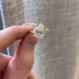 Bague de fiançailles solitaire en argent jaune et or blanc avec diamant taille poire