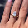 Bague de fiançailles en argent jaune or et diamant blanc de taille ovale