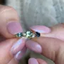 Bague de fiançailles en argent et or jaune avec péridot vert en forme de poire