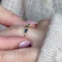 Bague de fiançailles en argent et or jaune avec péridot vert en forme de poire