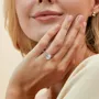 Bague de fiançailles classique en argent sterling blanc avec diamant ovale