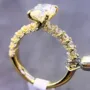 Bague de fiançailles en or jaune blanc et argent sterling avec diamant ovale