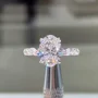Bague de fiançailles en argent sterling blanc avec diamant taille ovale et halo caché