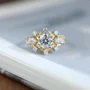 Bague de fiançailles en argent sterling or jaune avec saphir blanc taille ronde et motif floral