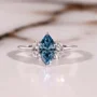 Bague de fiançailles trois pierres en argent sterling et saphir bleu taille marquise