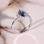 Bague de fiançailles trois pierres en argent sterling et saphir bleu taille marquise