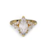 Bague de fiançailles en argent jaune et or blanc avec diamant de taille marquise