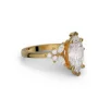 Bague de fiançailles en argent jaune et or blanc avec diamant de taille marquise