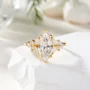 Bague de fiançailles en argent jaune et or blanc avec diamant de taille marquise