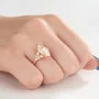 Bague de fiançailles en argent jaune et or blanc avec diamant de taille marquise