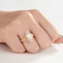Bague de fiançailles en argent et or jaune avec diamant de taille marquise