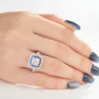 Bague de fiançailles en argent sterling blanc avec diamant taille coussin et halo
