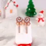 Boucles d'oreilles pendantes en argent sterling ornées de diamants blancs et rubis taille ronde avec un motif sucette et nœud