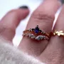Bague de fiançailles en argent sterling et or jaune avec saphir bleu taillé en marquise