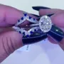 Anneau de mariage en argent sterling serti d'un halo en argent sterling et d'un saphir blanc à taille ovale