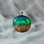 Collier aurore boréale en bois et résine cadeau d'anniversaire