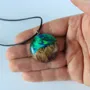 Collier aurore boréale en bois et résine cadeau d'anniversaire