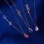 Collier personnalisé en forme de poire, fait à la main, avec un nom de pierre de naissance